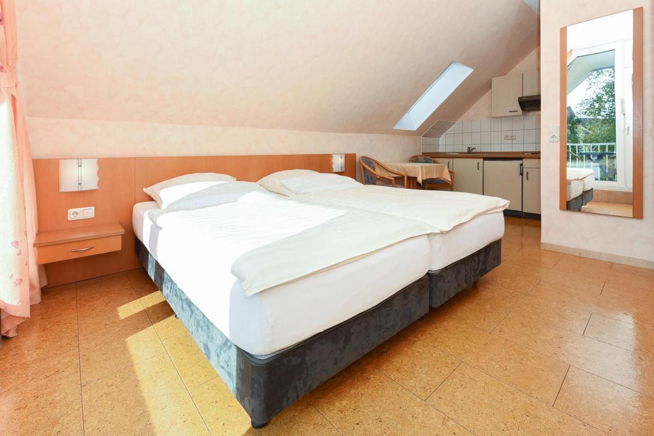 Hotel-Pension Altes Siel Bensersiel Exterior foto